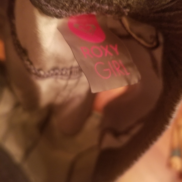 Short Roxy Girl - Picture 5 of 5